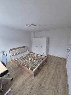 Schlafzimmer + Schrank