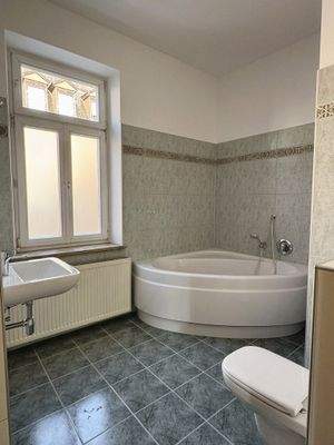 Eckbadewanne im Badezimmer