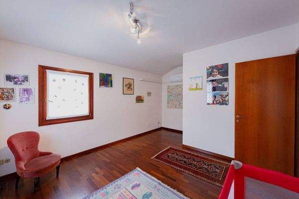 Eckhaus in Udine in der Via Grazzano