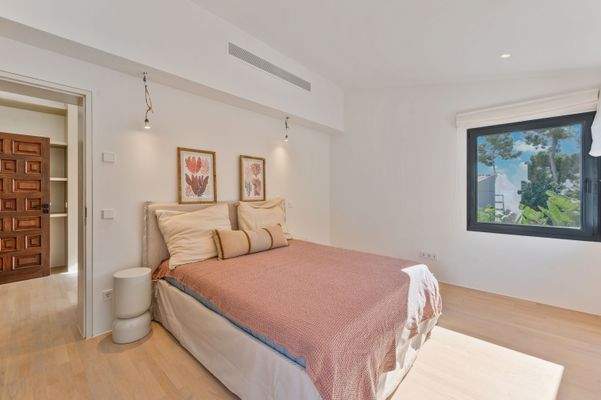 Master bedroom in villa in Costa d_en Blanes 2