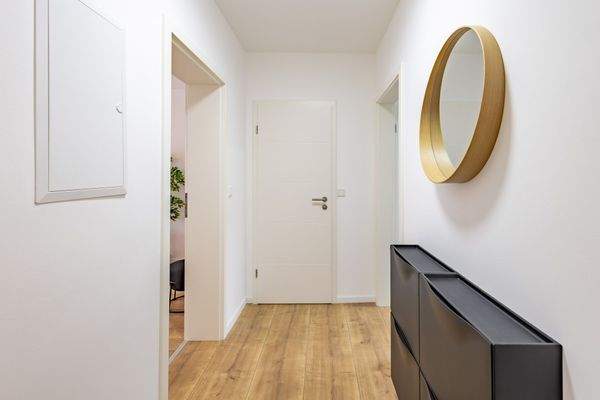 Klar strukturierter Flur