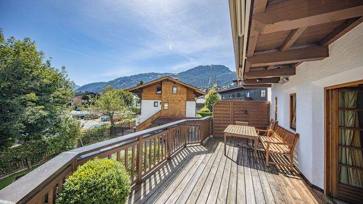 KITZIMMO-Großzügige Wohnung mit schönem Ausblick in Zentrumslage - Immobilien Kitzbühel.