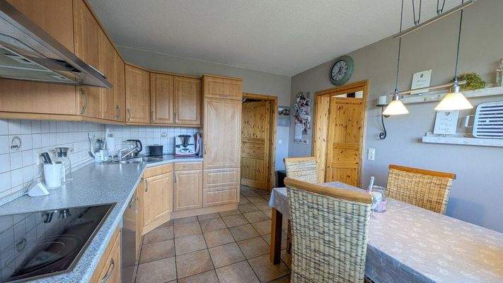 Küche mit Einbauküche