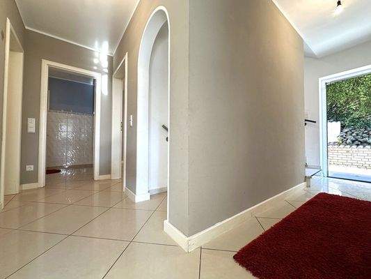 ... mit Platz für eine Garderobe