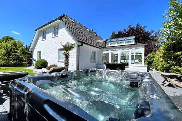 Whirlpool mit Terrasse