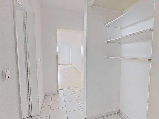 Ansicht II: Flur mit Stauraum