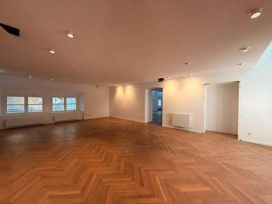 Großraumbüro mit Einbaustrahlern