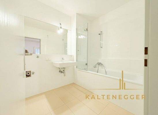 Bad 5,13 m² mit Wanne und WM-Anschluss