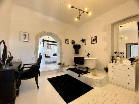 Wunderschön Renovierte Villa mit Meer- und Bergblick zum Verkauf in Xirosterni