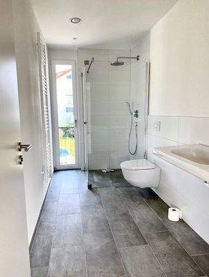 Das lichtdurchflutete Badezimmer