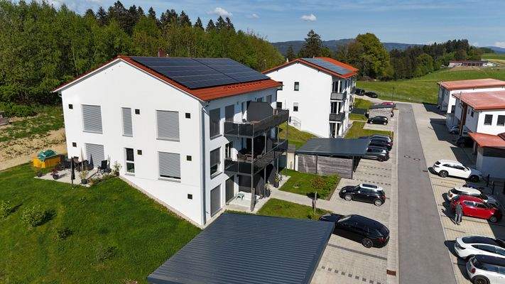 Carports und Außenanlagen