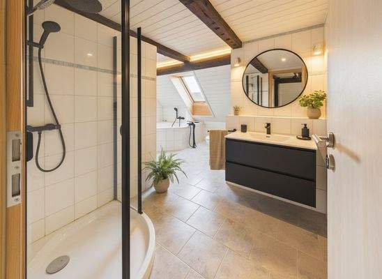 OG Badezimmer KI möbliert