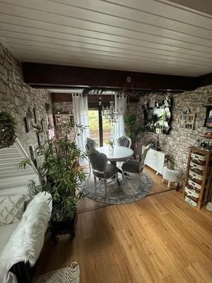 11 innen mit Balkon Küche Bad etc (4)