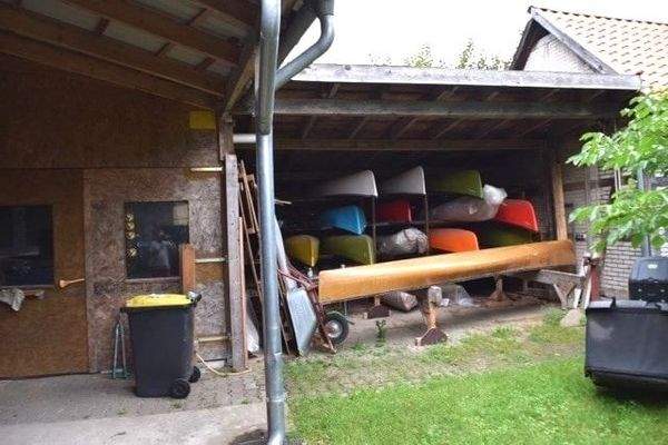 Unterstand neben Schleppdach