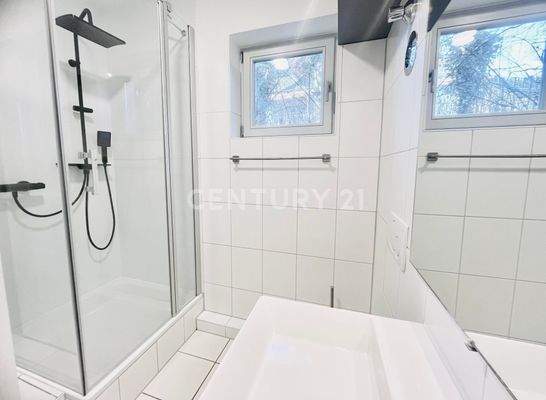 Frische-Kick? Dusche mit hochwertigen Armaturen wartet