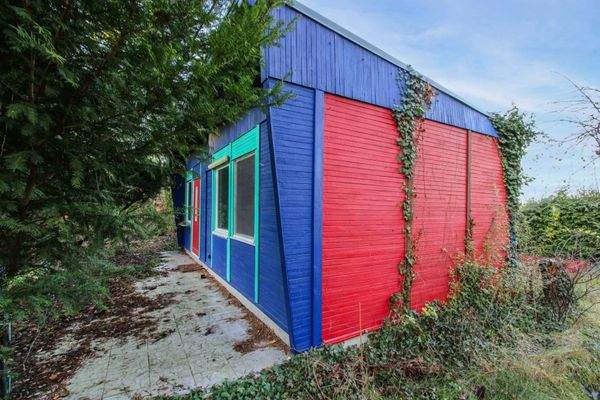 Bungalow auf dem hinteren Grundstück