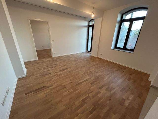 Neu saniertes Haus - Schicke 2- Zimmer Wohnung mit EBK und Balkon zu vermieten! - Foto 1