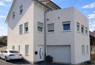 Ansicht Haus/ Garage