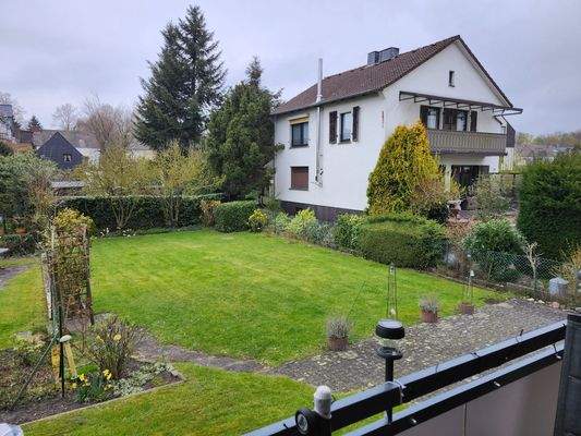 Blick auf Garten und Nachbarschaft.jpg