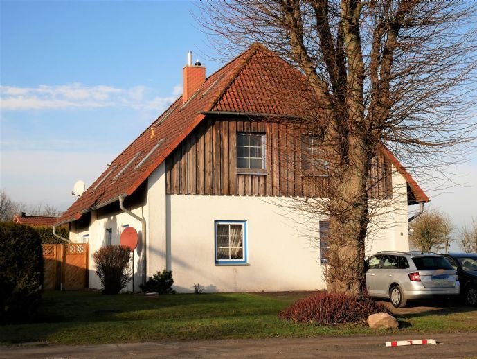 Super! Vermietetes Zweifamilienhaus in ruhiger Lage, in der Nähe von Oldenburg, im Herzen Holsteins!