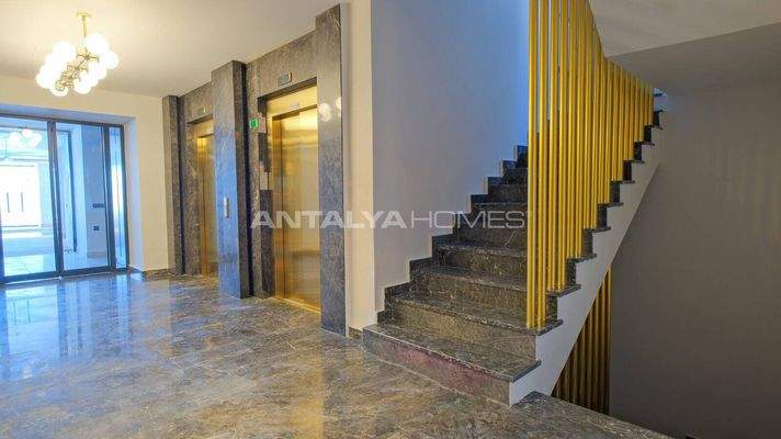 Well Located Dazzling Seafront Apartments in Alanya