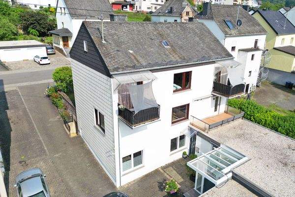 Vier Parteienwohnhaus