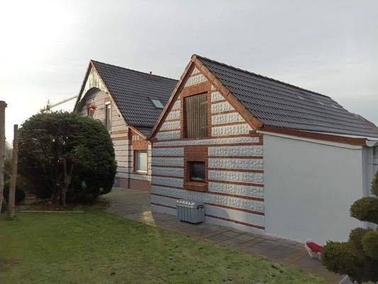 Haupt- und Nebengebäude