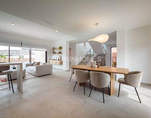 Stylish Mediterranean Houses with Golf and Nature Views in Algorfa