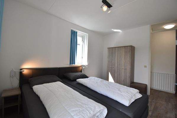 ferienwohnung-schlafzimmer-cape-helius-balcony-zugang-boxspring005