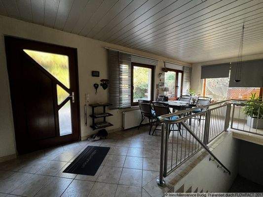 Diele mit Zugang zum Teilkeller