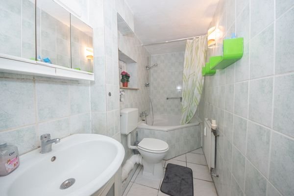 Badezimmer EG Vorderhaus
