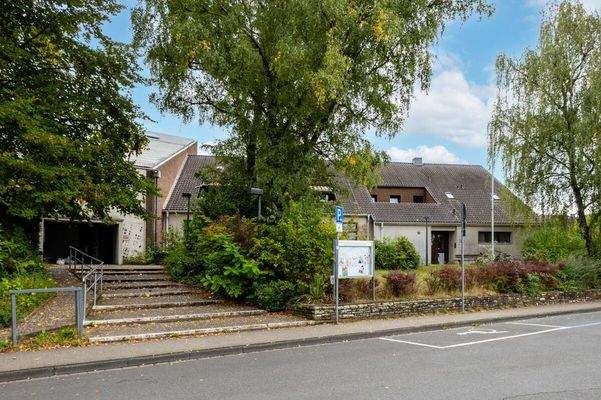 Zugang Kirche und Gemeindezentrum