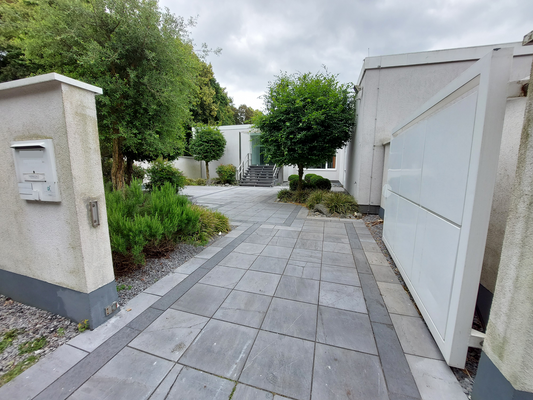 Zufahrt sep. Bürohaus.jpg