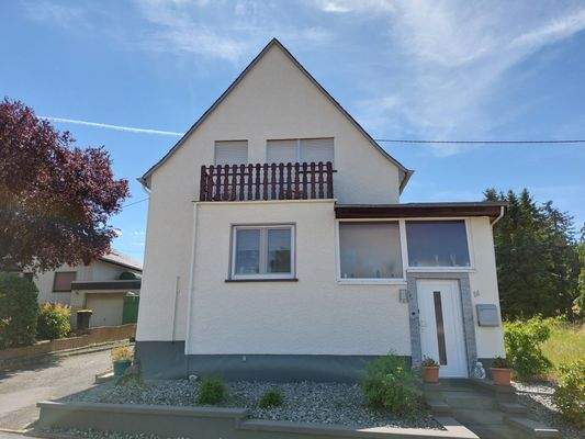 Außenansicht mit neuer Haustüre