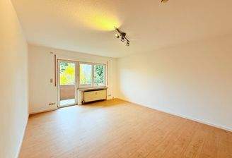 Wohnzimmer mit Balkon