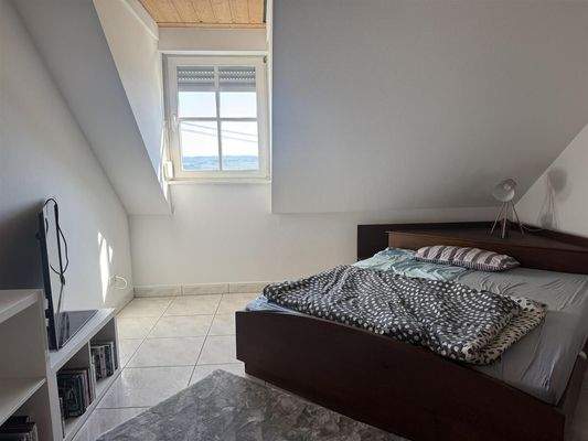 Schlafzimmer 1  DG rechts