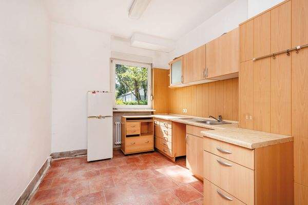 EG Küche (Wand verputzt)