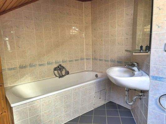 Bad im DG (keine Wohnfläche)