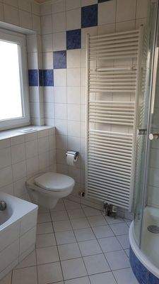 Bad mit Wanne Dusche WC WB