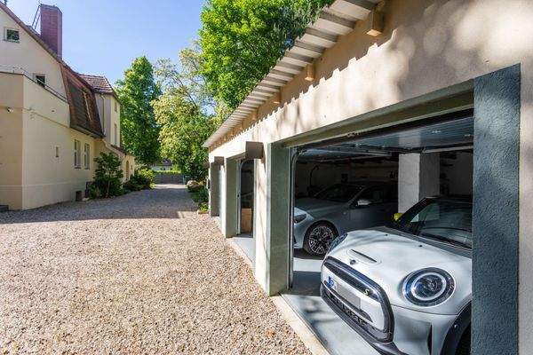 Garage space for 3 vehicles (S