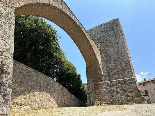 Arco Senese - Sehenswürdigkeit in der Nähe