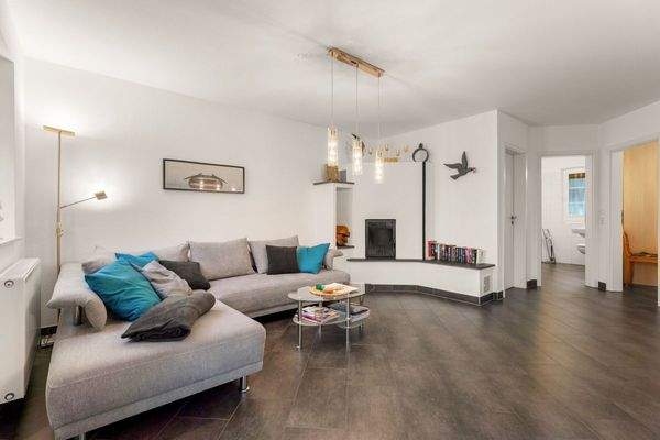 Wohnzimmer mit Kamin