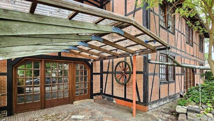 1 Garage und 2 Hauseingänge