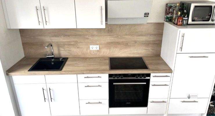 Einbauküche mit leisem Geschirrspüler rechts Mitte