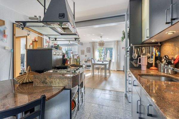 9. Blick von Küche zum Essbereich