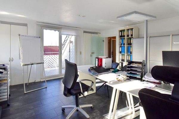 Schlafzimmer oder Büro mit Balkon im  DG