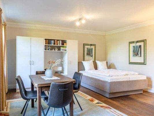 Wohn- und Schlafbereich in Einliegerwohnung