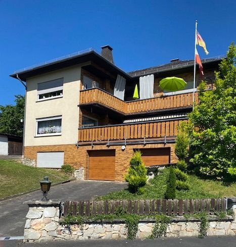 Großzügiges Zweifamilienhaus mit herrlichem Weitblick