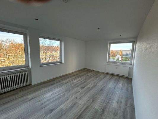 Das helle große Wohnzimmer