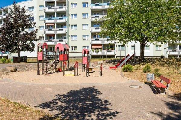 Spieloase hinter dem Objekt